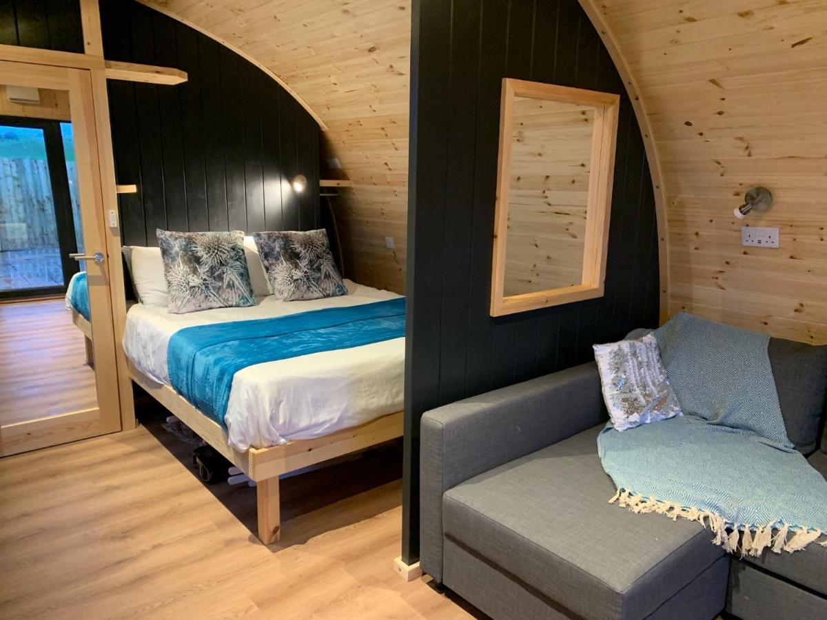 Thistle Pod Farm Stay With Hottub Sleeps 2 Galston  Esterno foto