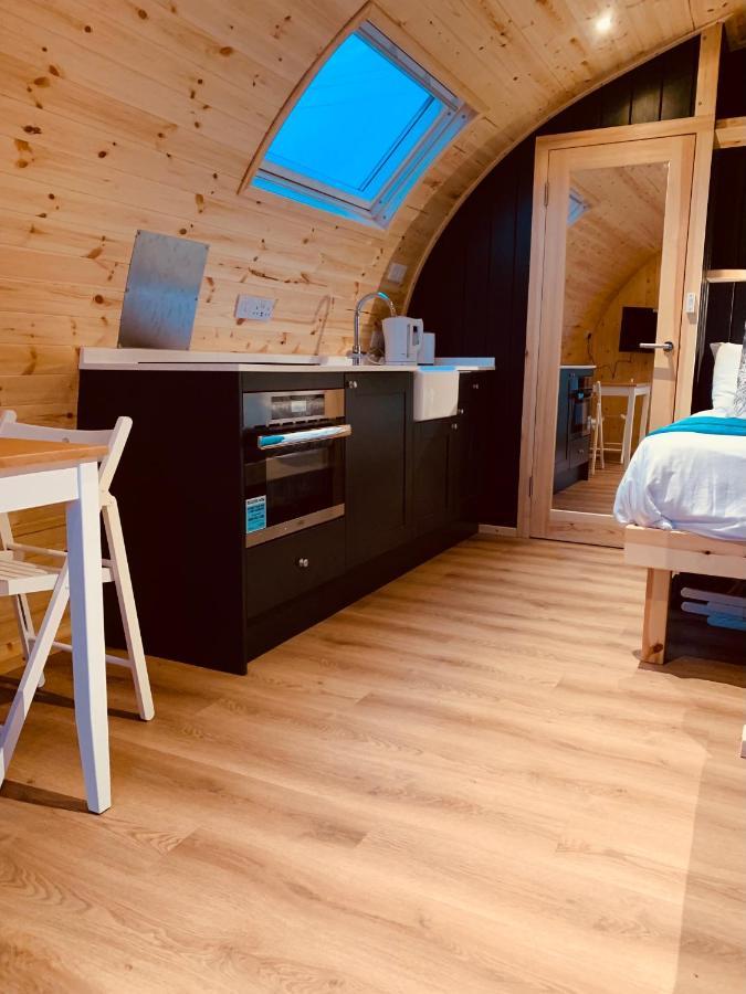 Thistle Pod Farm Stay With Hottub Sleeps 2 Galston  Esterno foto