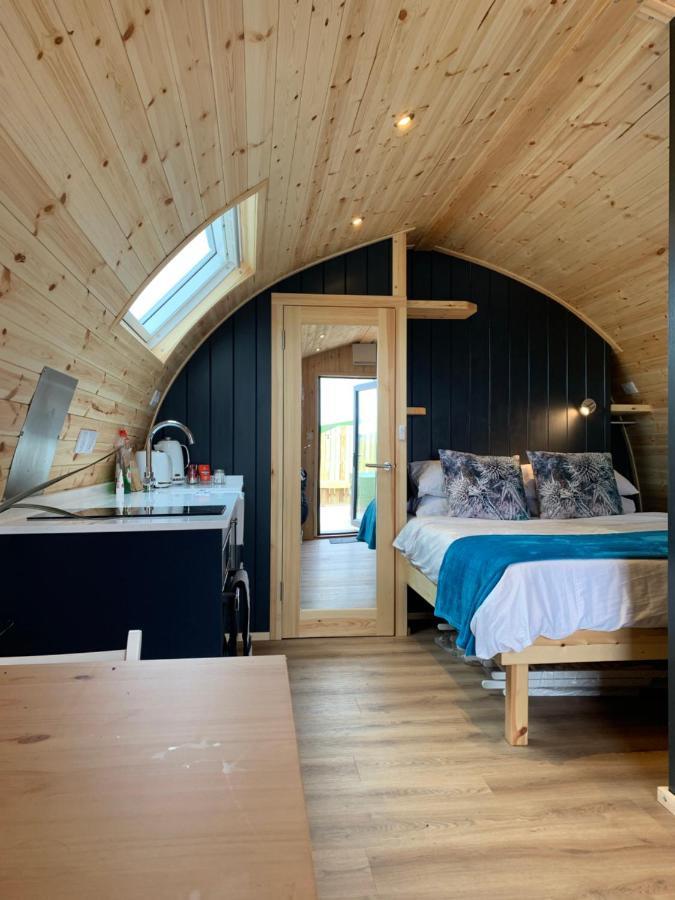 Thistle Pod Farm Stay With Hottub Sleeps 2 Galston  Esterno foto