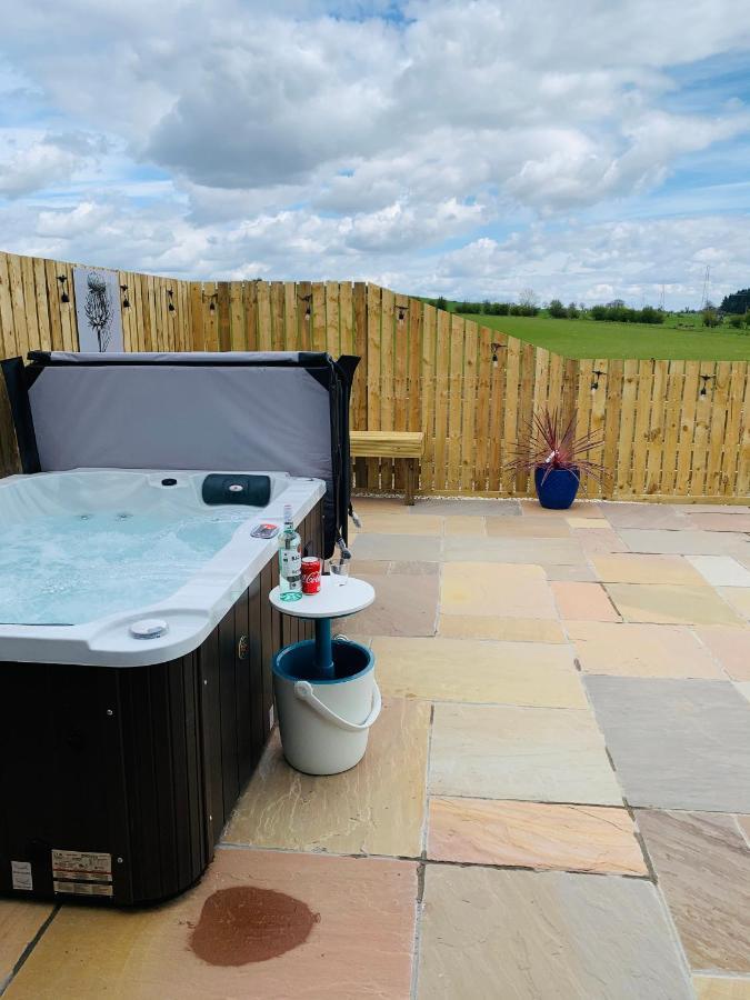 Thistle Pod Farm Stay With Hottub Sleeps 2 Galston  Esterno foto